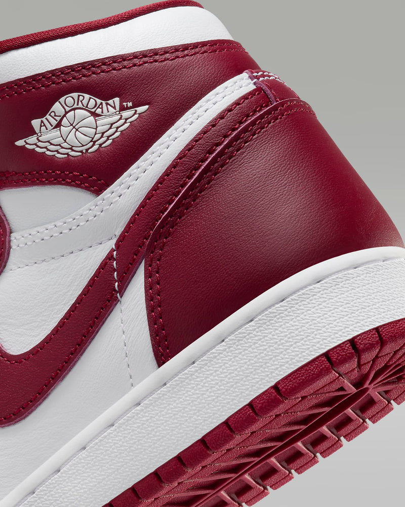 Familiar but always fresh, the iconic Air Jordan 1 is remastered for today's sneakerhead culture.