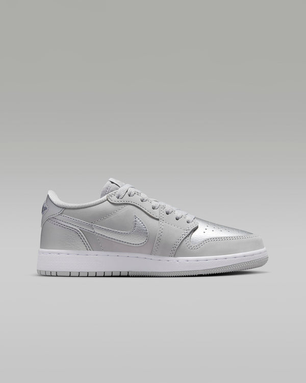 Make new moves in the Air Jordan 1 Low OG. Remade with the classic details, it combines a comfortable feel with the timeless style of one of culture's greatest sneaker creations.