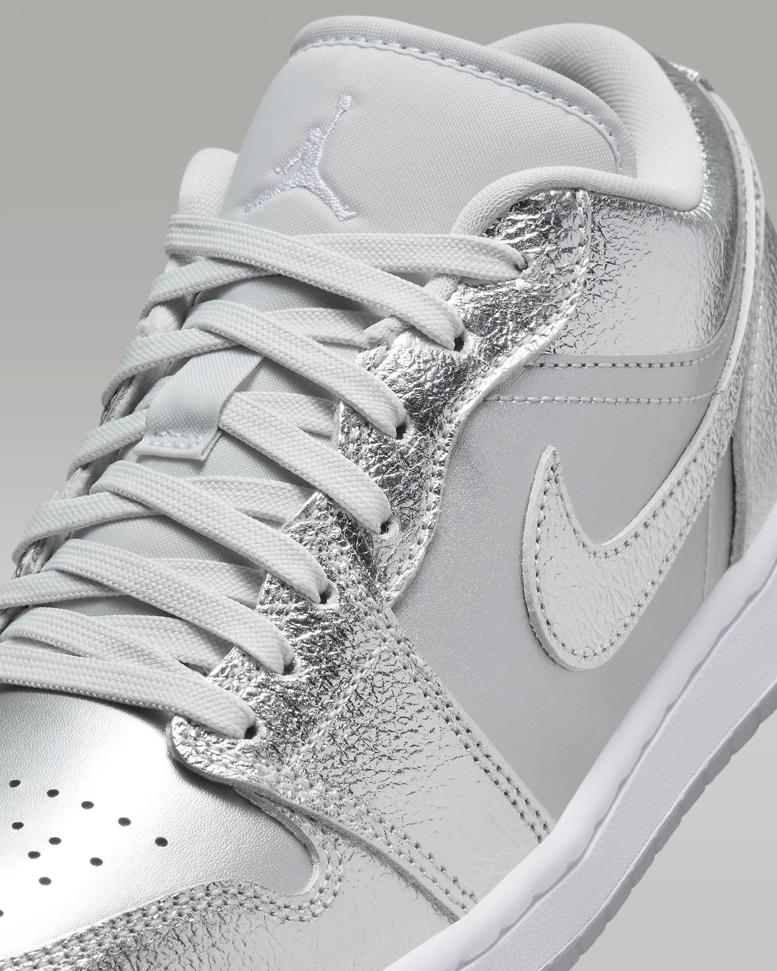 Nike air jordan silver best sale