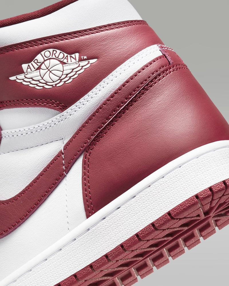 The Air Jordan 1 Retro High remakes the classic sneaker, giving you a fresh look with a familiar feel.