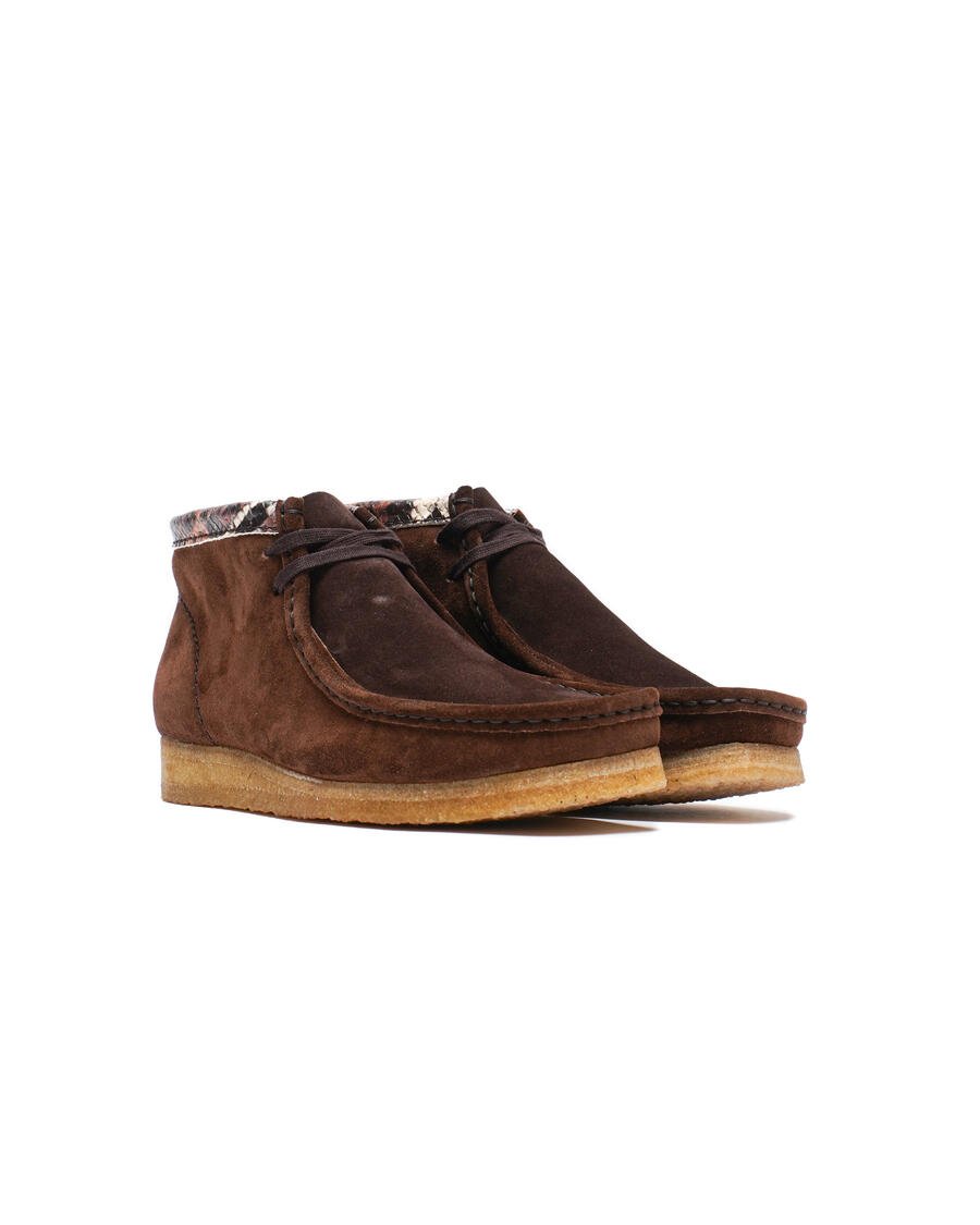 Clarks Wallabee Boot in butter-soft leather with flat laces and signature crepe sole