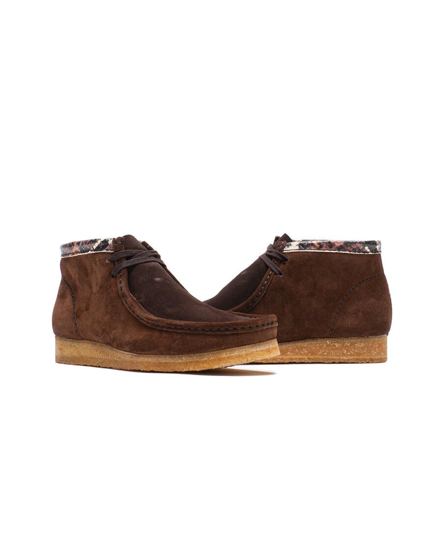 Clarks Wallabee Boot in butter-soft leather with flat laces and signature crepe sole
