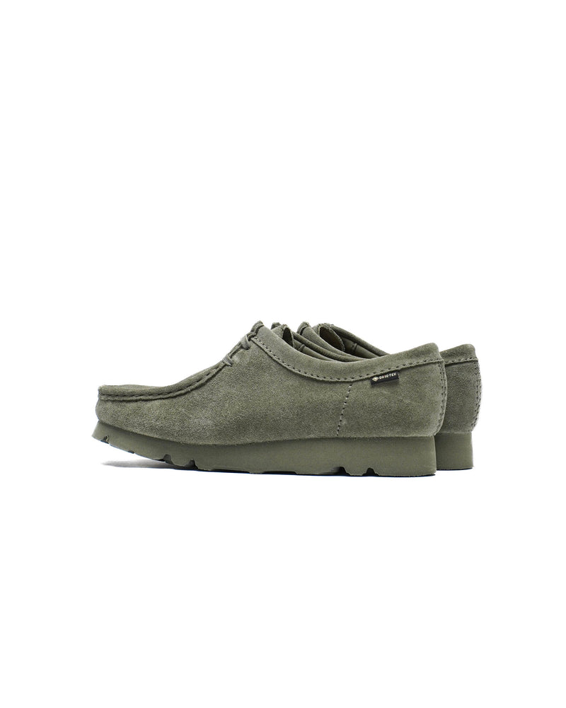 Wallabee GTX in khaki with butter-soft suede upper, GORE-TEX® membrane, and Vibram® soles, featuring waxed laces for a casual look.


