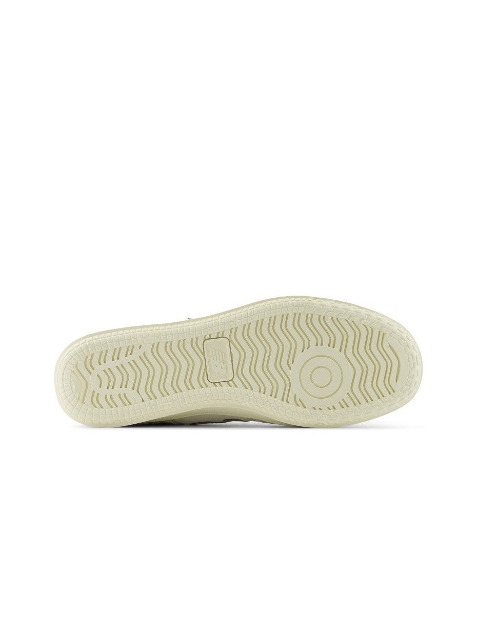 T500 sneakers featuring a blend of pigskin suede and nubuck, with perforated toebox detailing and a clean white colorway, embodying timeless style and premium quality since 1982.


