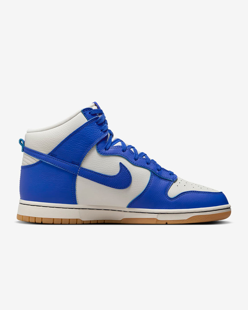 Classic Comfort: Retro-Inspired Dunks with Plush Padding SHOP AT