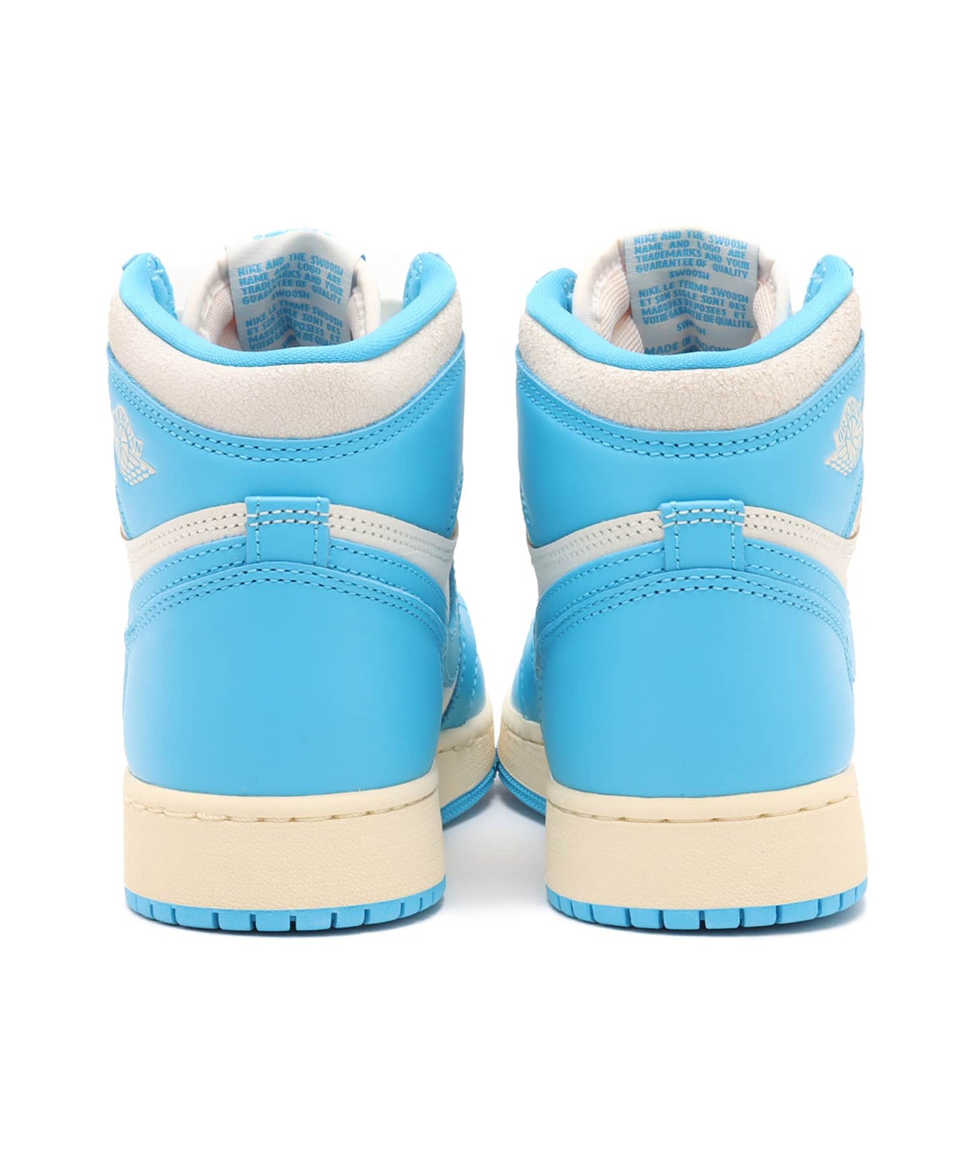 Air Jordan 1 Retro High OG GS with premium leather upper and classic high-top silhouette