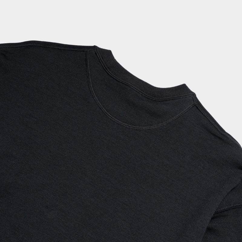 Redefined classic crew made from high-quality wool and cotton, featuring a soft touch, relaxed fit, and tonal branding for effortless styling.


