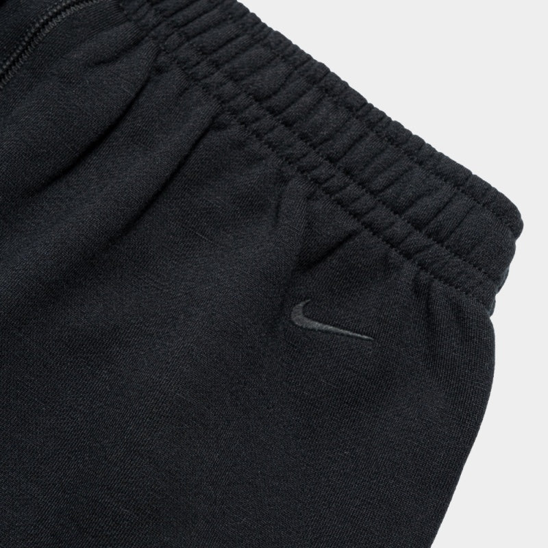 Premium sweatpants made from a wool and cotton blend, featuring a soft, warm feel, relaxed fit, and tonal branding for easy styling.


