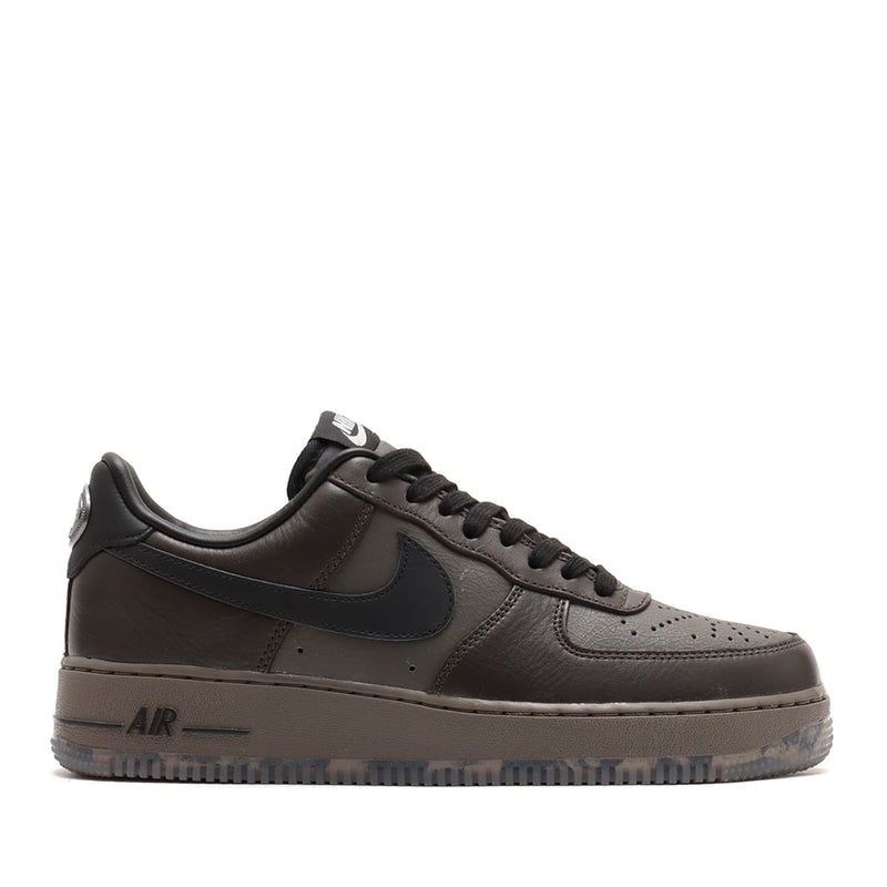 Refreshed AF-1 sneaker in dark tones with premium Black Tea and Petra Brown leather, marbled Olive Grey outsole, and sleek plated heel branding. Features Nike Air cushioning for enhanced comfort.



