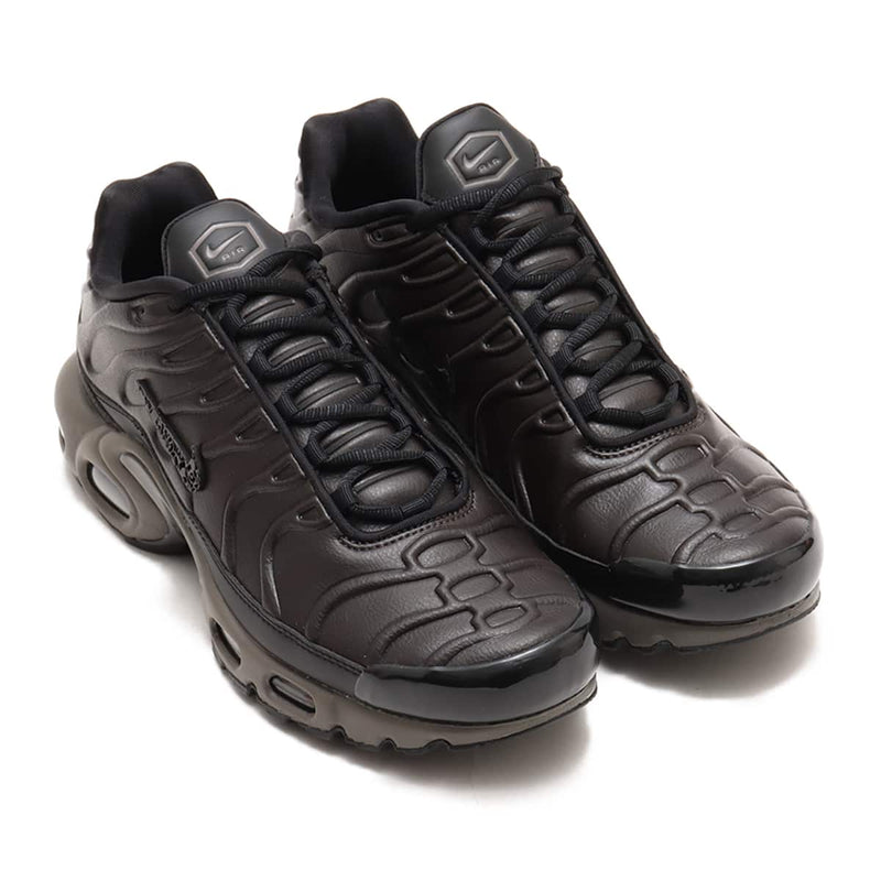 Air Max Plus sneaker in Black Tea synthetic leather with rippling design, Petra Brown-painted midsole, Max Air units, glossy finishes, and plated Swoosh logos