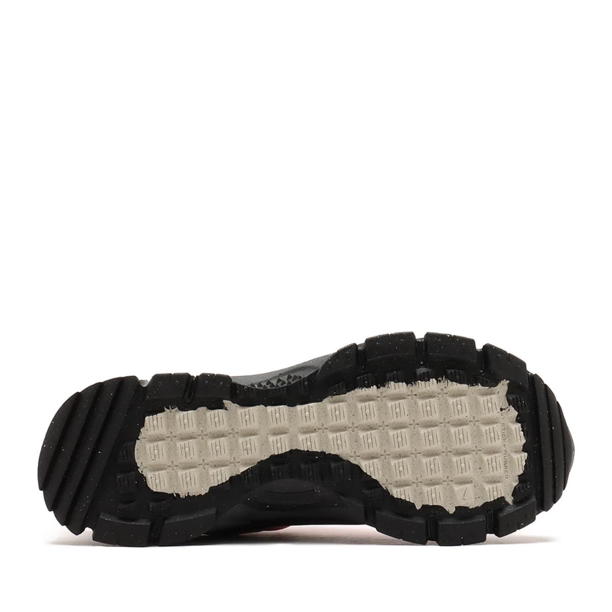 Nike Zoom Vomero 5 winter edition with water-repellent fabric, rubber mudguard, adjustable lace toggles, and cushioned midsole for all-weather comfort.