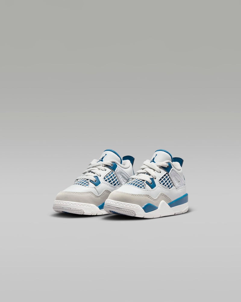 Fly just like MJ. The Jordan 4 Retro for babies and toddlers has all the unmistakable identity of MJ's famous 4th game shoe, but in a design fully tuned for growing feet.