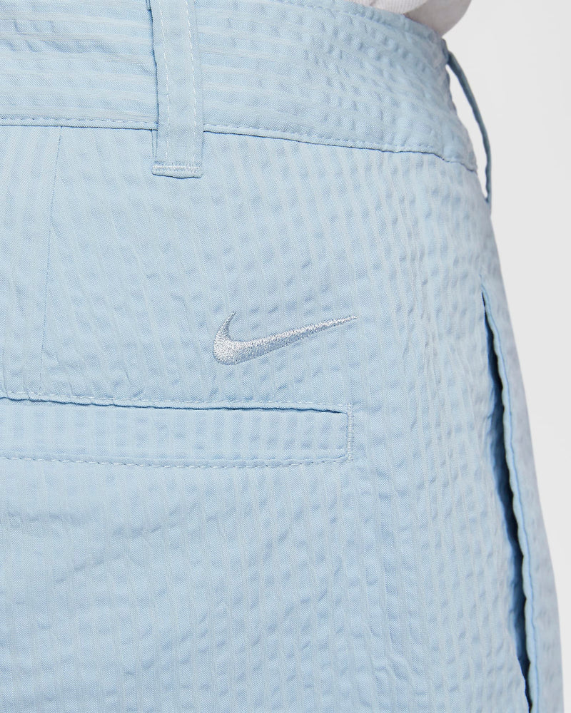 Durable and stylish, Nike Life collection presents these crisp, lightweight seersucker shorts featuring a subtle texture and front pleats for a polished look.