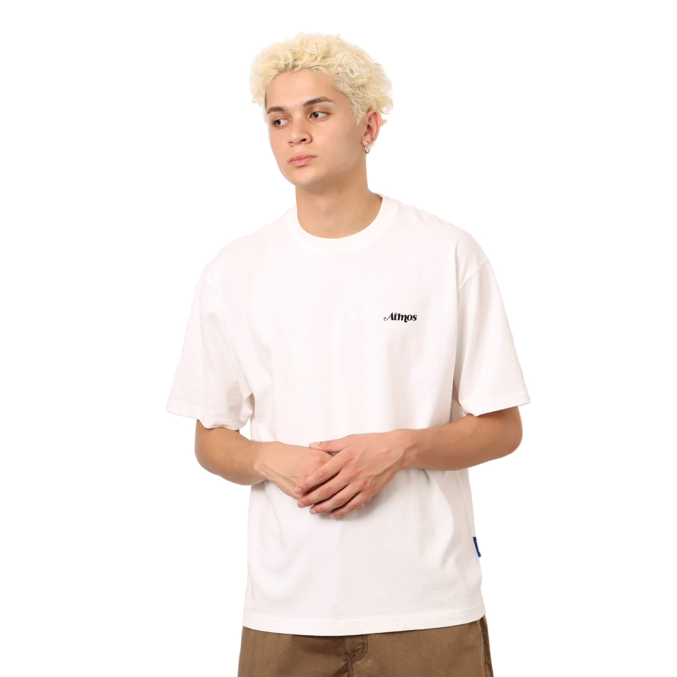 Vintage-style short-sleeved T-shirt with textured jersey fabric, open-end yarn, and flocked atmos motif on the front and back. Sand-washed finish for a retro appearance.


