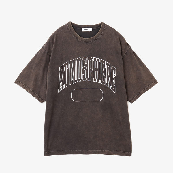 ATMOSPHERE short-sleeved T-shirt with front college logo, vintage black wash, and blue pistag detail