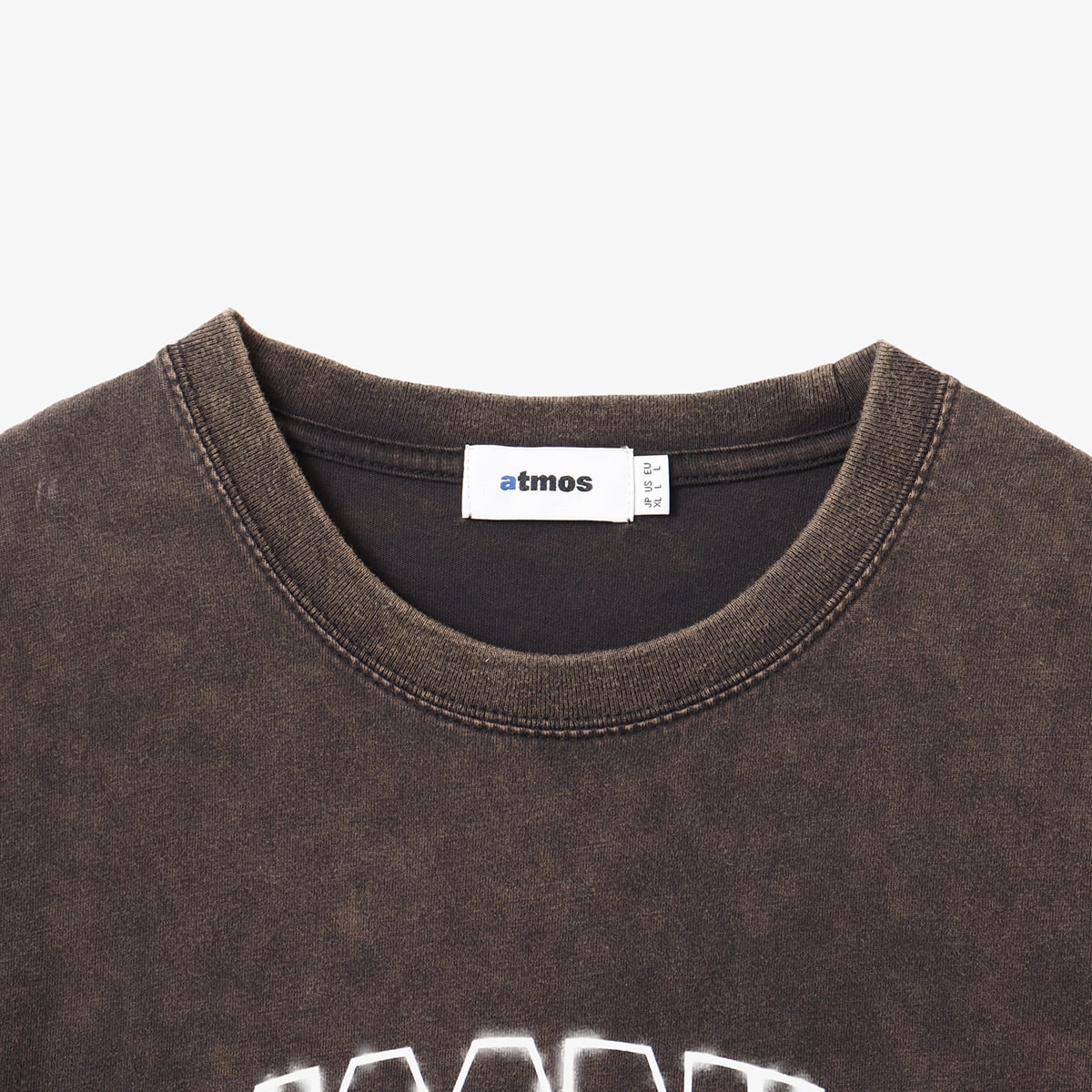 ATMOSPHERE short-sleeved T-shirt with front college logo, vintage black wash, and blue pistag detail