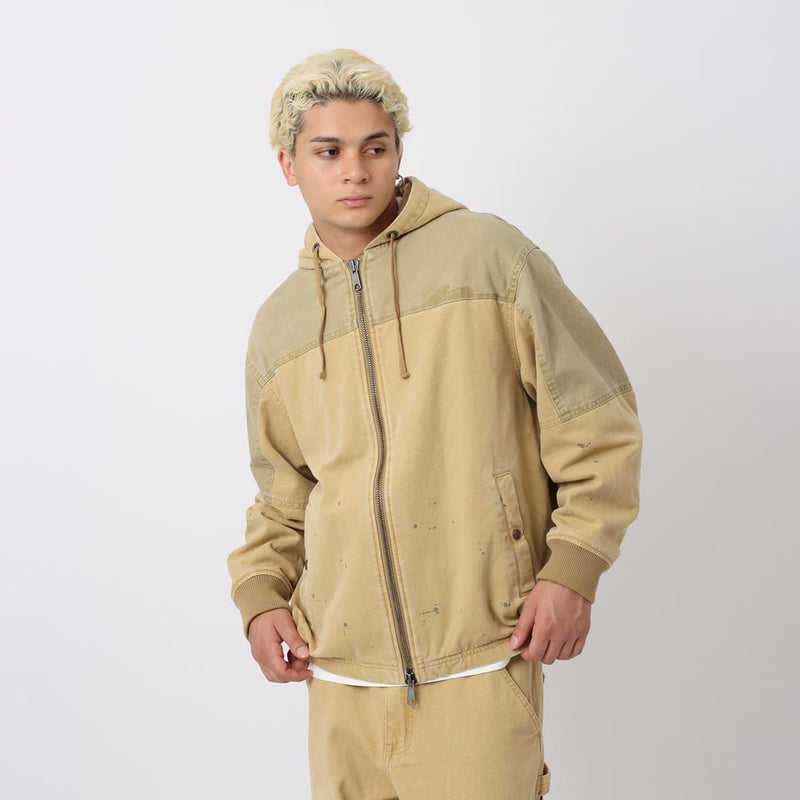 Hoodie-style work jacket made from durable duck fabric with fleece lining for warmth, featuring paint drips, bleach marks, and an atmos motif on the left chest. Model height 180cm, wearing size L.


