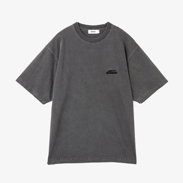 Atmos short-sleeved T-shirt made from jersey fabric with open-end yarn, pigmented for a vintage look, featuring an embroidered atmos logo on the left chest.