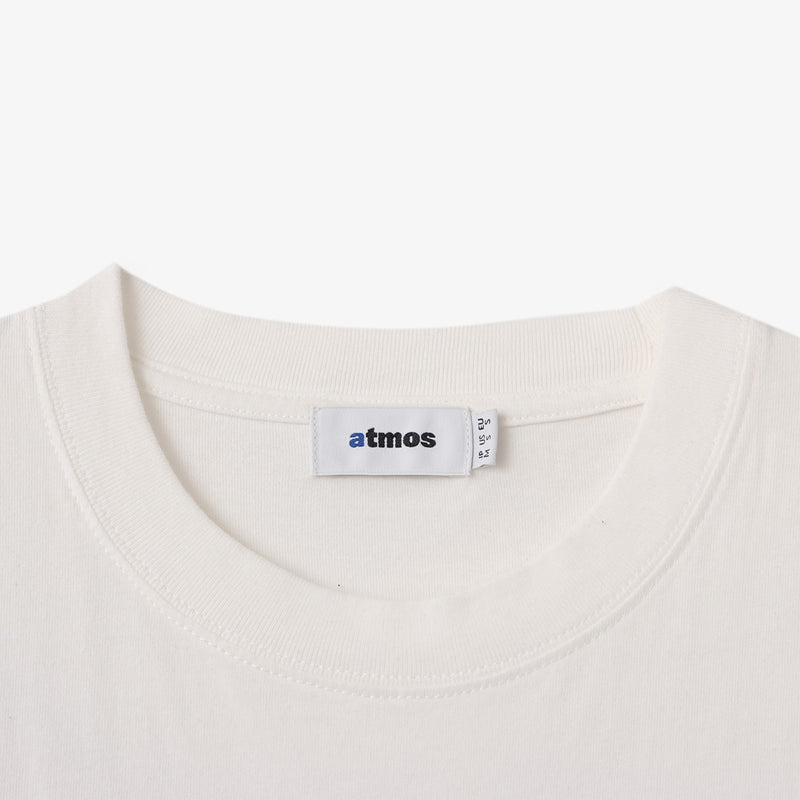 Atmos short-sleeved T-shirt with Old English-style Atmos Crew motif on the front and blue pistag on the left hem, crafted from soft, smooth fabric. Model height 180cm, wearing size L.