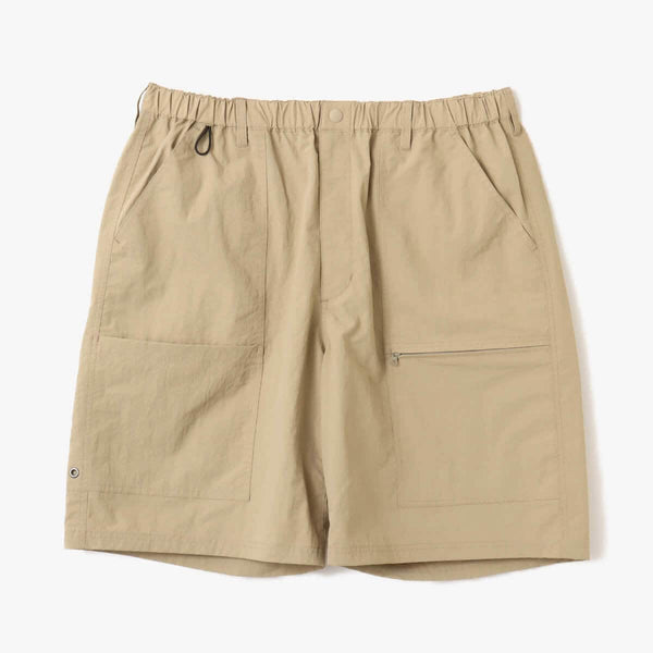 atmos Men's baggy silhouette shorts made of nylon taffeta fabric with multiple pockets