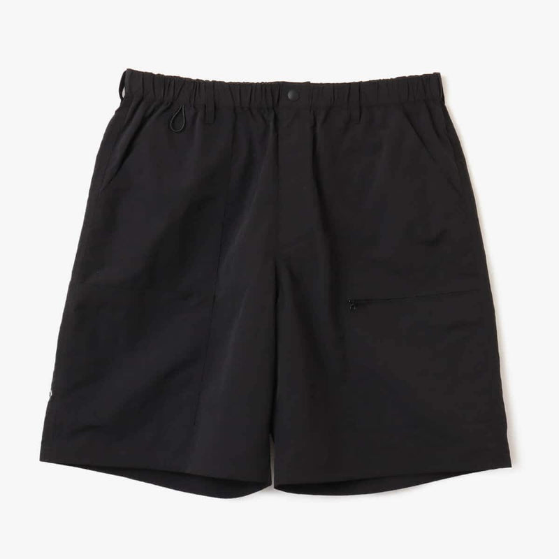 atmos Men's baggy silhouette shorts made of nylon taffeta fabric with multiple pockets