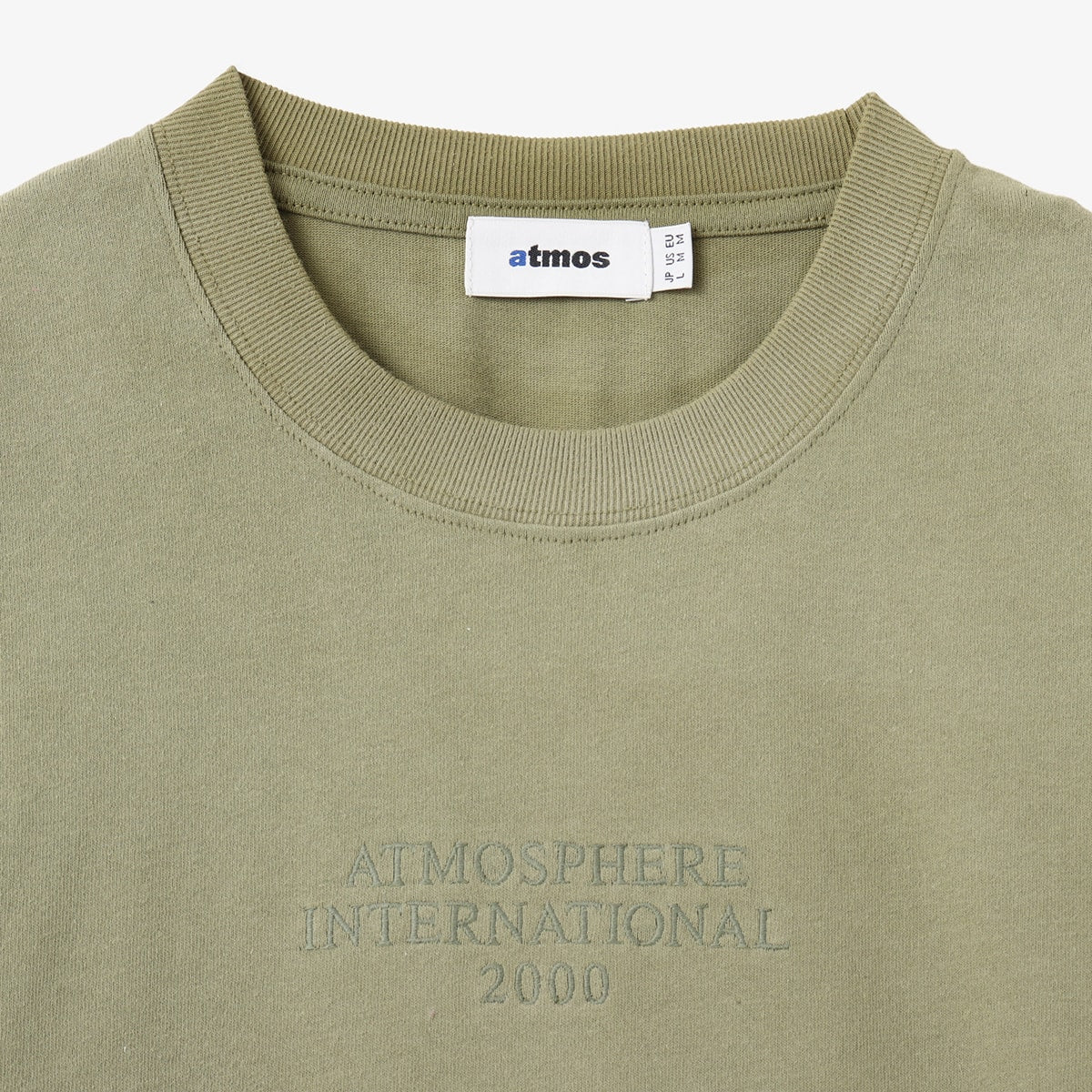 Monochrome T-shirt with tonal front embroidery and gradient rubber spray, worn by model 180cm tall in size L