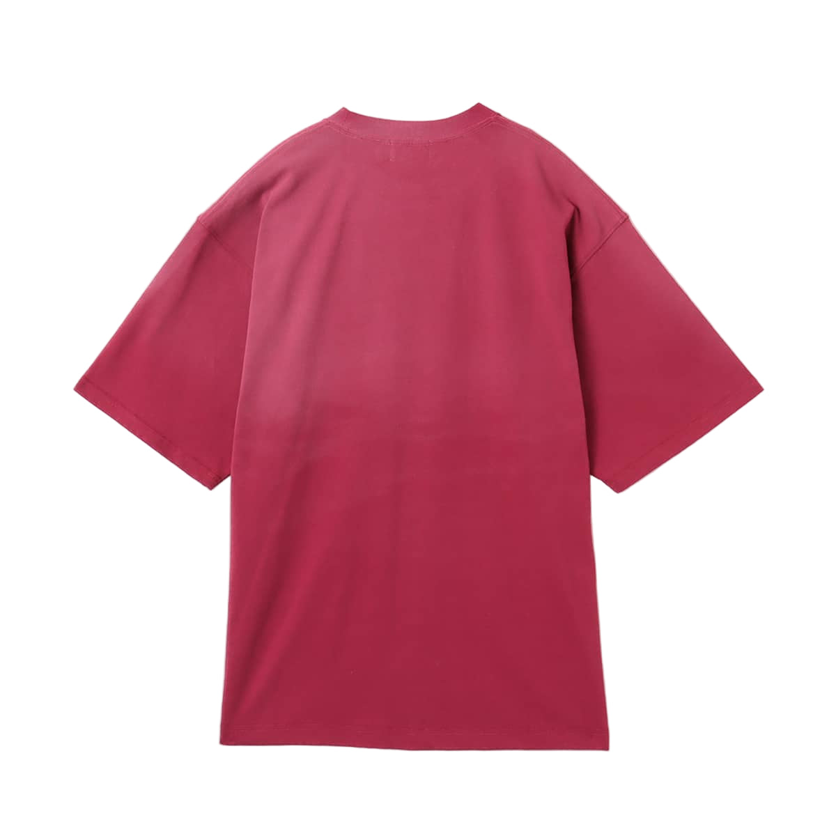 Monochrome T-shirt with tonal front embroidery and gradient rubber spray, worn by model 180cm tall in size L