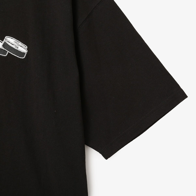 Short-sleeved cotton T-shirt with a three-dimensional front logo using rubber print and embroidery techniques