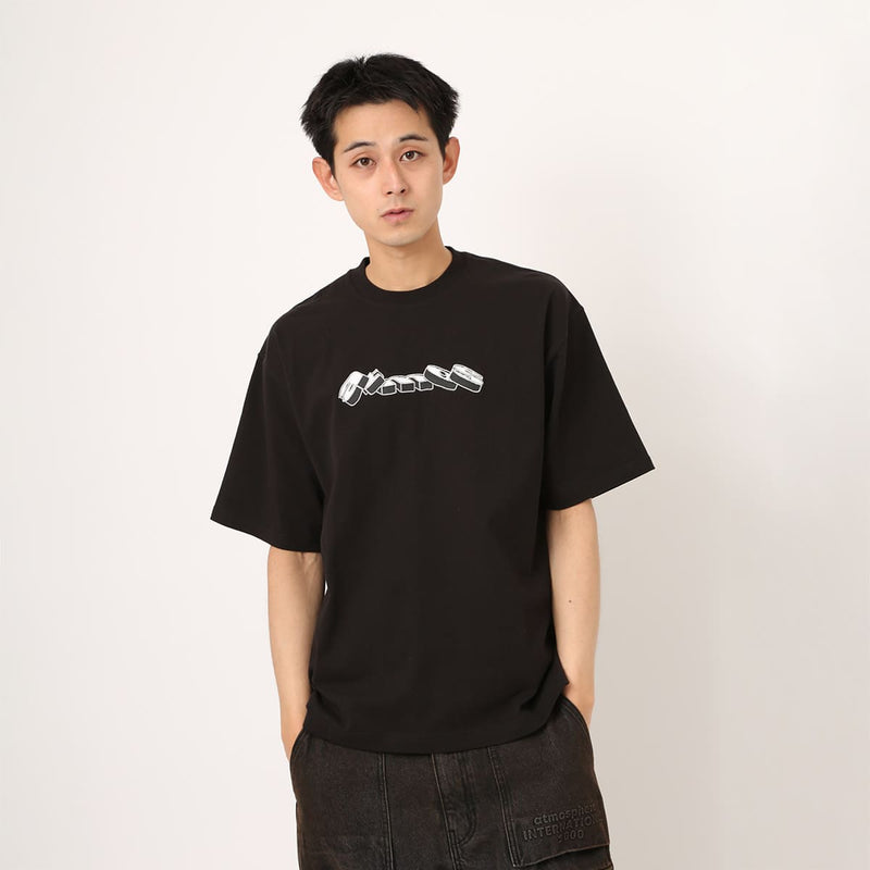 Short-sleeved cotton T-shirt with a three-dimensional front logo using rubber print and embroidery techniques
