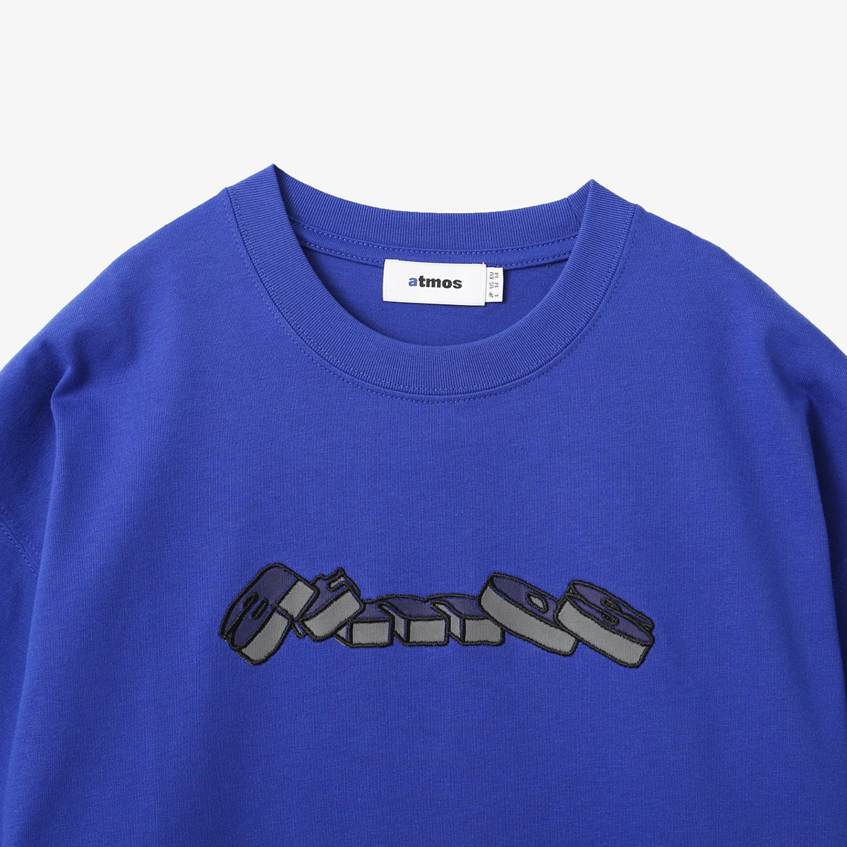 Short-sleeved cotton T-shirt with a three-dimensional front logo using rubber print and embroidery techniques