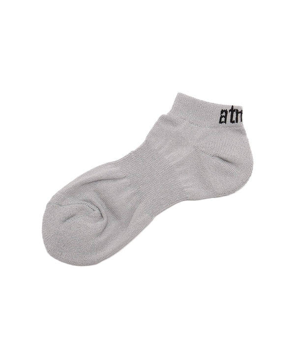 Ankle socks in white, black, gray, and khaki with one-point logo and cushioned sole
