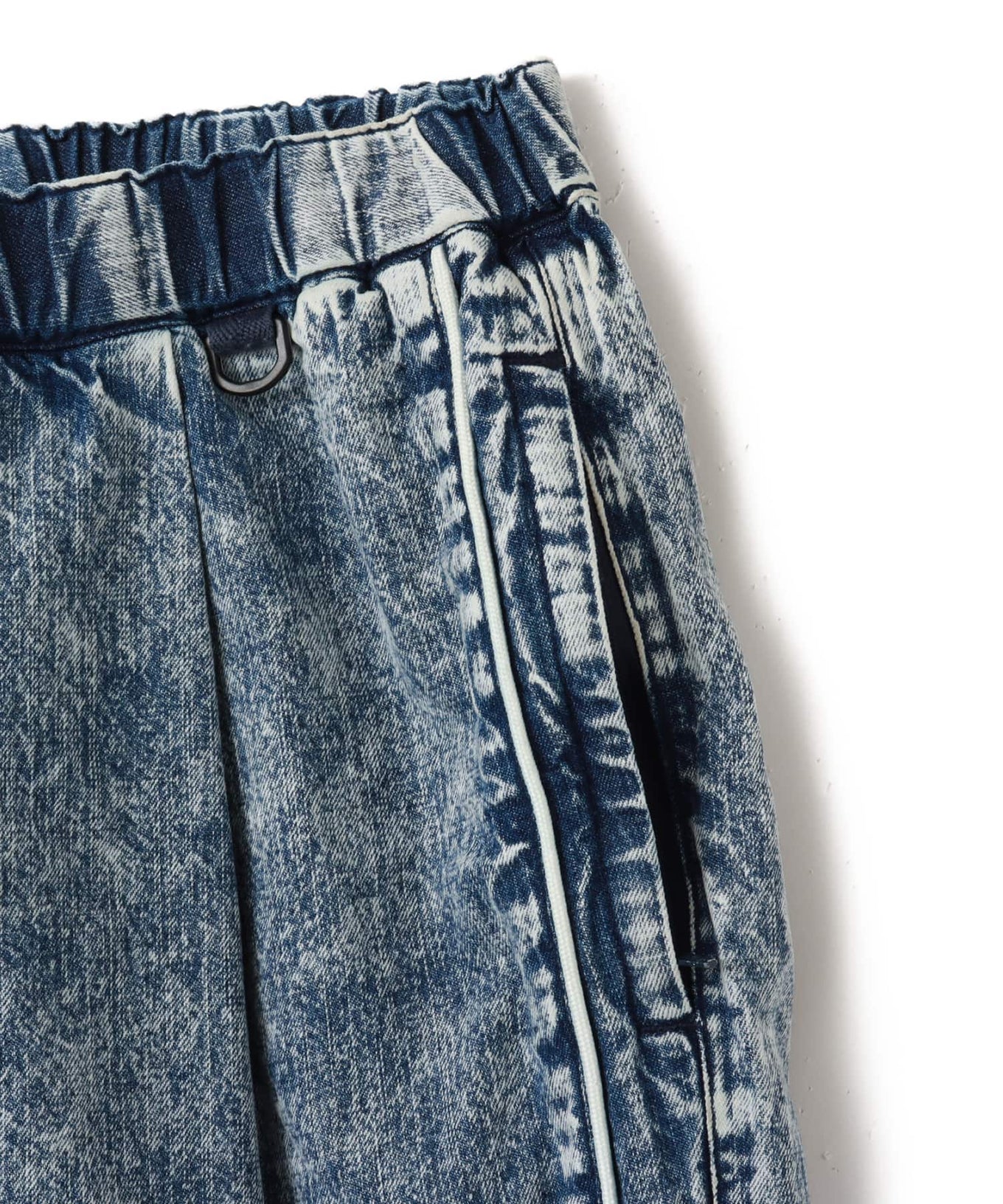 Vintage-washed linen-blend denim shorts in a relaxed fit, ideal for breathable and comfortable summer wear.