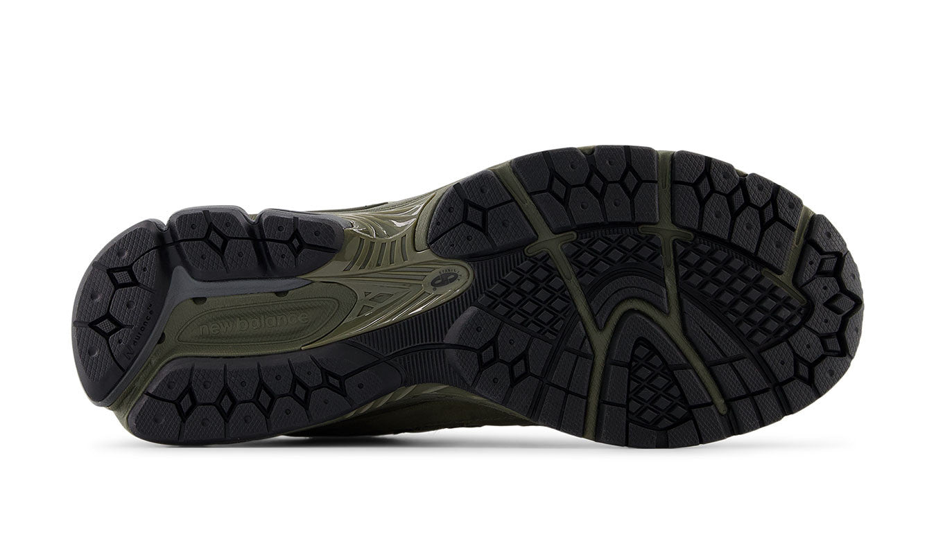 New Balance 2002R trainers for men with Cordura upper, suede and pigskin overlays, ABZORB midsole cushioning, and Stability Web outsole for comfort and support.