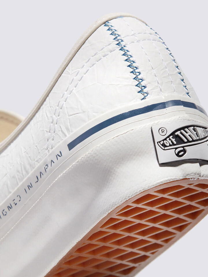 Vans Premium Leather White Authentic low-top sneakers featuring premium leather uppers, lace-up closure, and signature rubber waffle outsoles.


