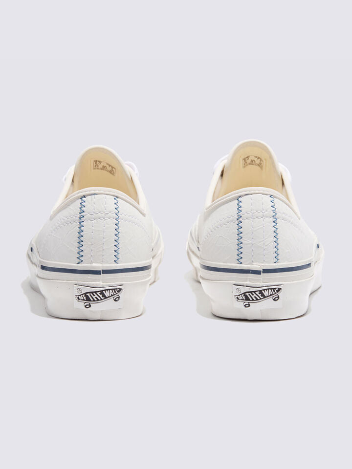 Vans Premium Leather White Authentic low-top sneakers featuring premium leather uppers, lace-up closure, and signature rubber waffle outsoles.


