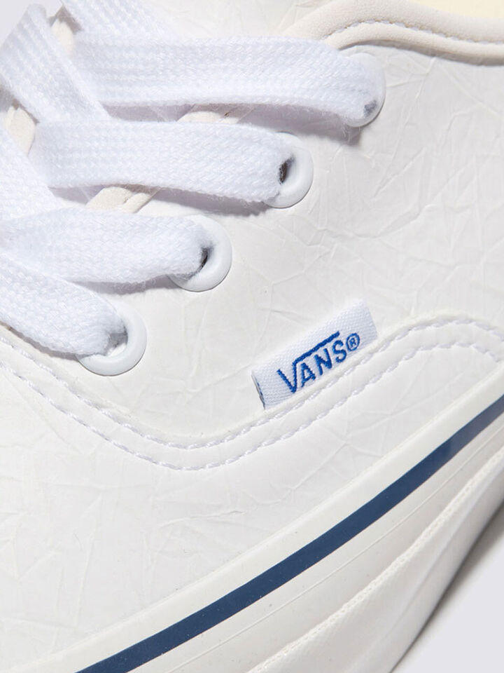 Vans Premium Leather White Authentic low-top sneakers featuring premium leather uppers, lace-up closure, and signature rubber waffle outsoles.


