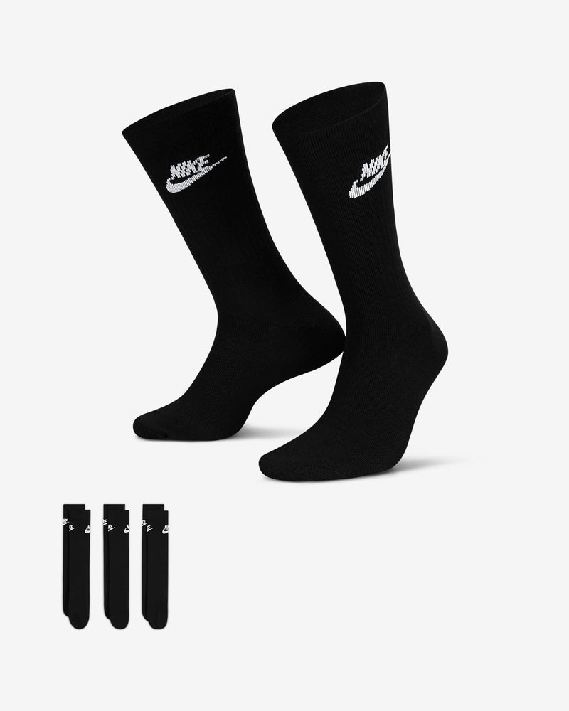 The Nike Sportswear Everyday Essential Socks are made from soft, stretchy fabric that moulds to your foot for all-day comfort.