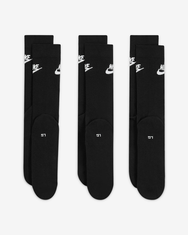 The Nike Sportswear Everyday Essential Socks are made from soft, stretchy fabric that moulds to your foot for all-day comfort.