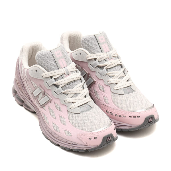 New Balance 1906W sneaker with ultra-thin FANTOMFIT knit upper in a modern, lightweight design.