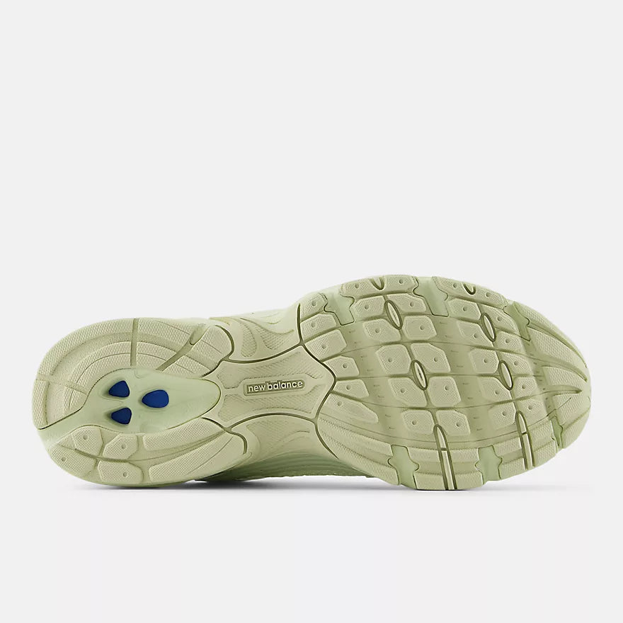 New Balance 530 sneakers with mesh and synthetic upper, ABZORB midsole, and retro-inspired running shoe silhouette.