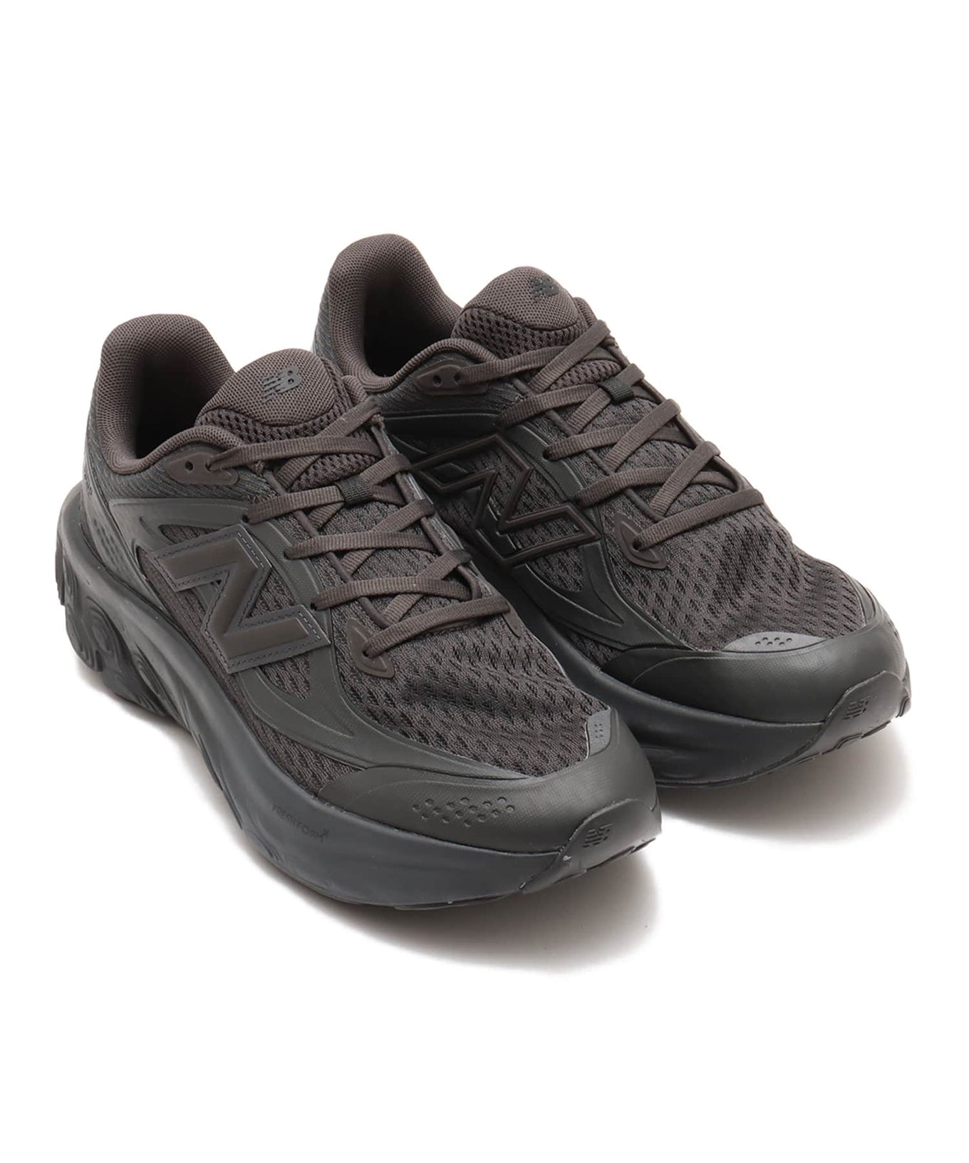 New Balance lifestyle shoes with mesh upper and Fresh Foam X cushioning for maximum comfort and urban versatility.