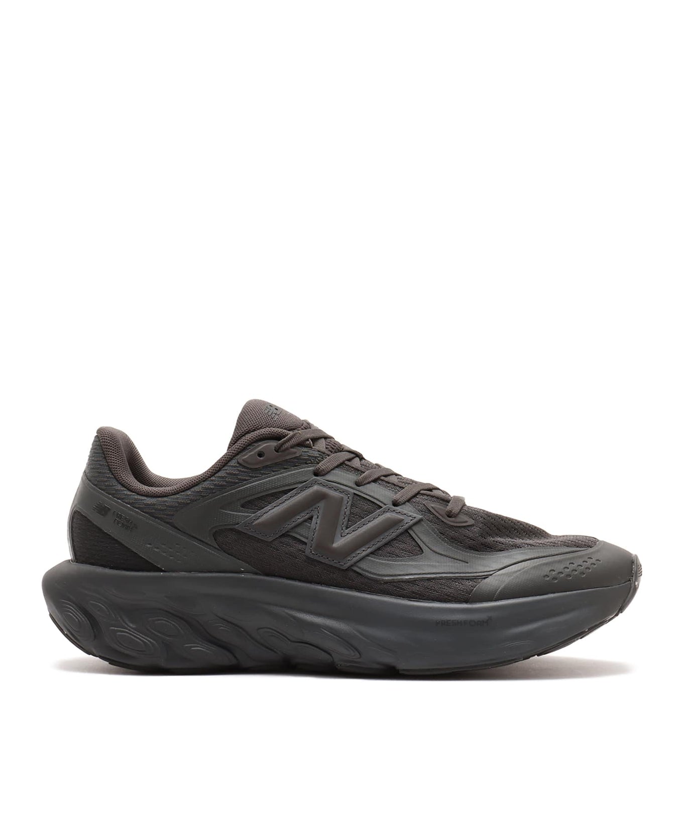New Balance lifestyle shoes with mesh upper and Fresh Foam X cushioning for maximum comfort and urban versatility.