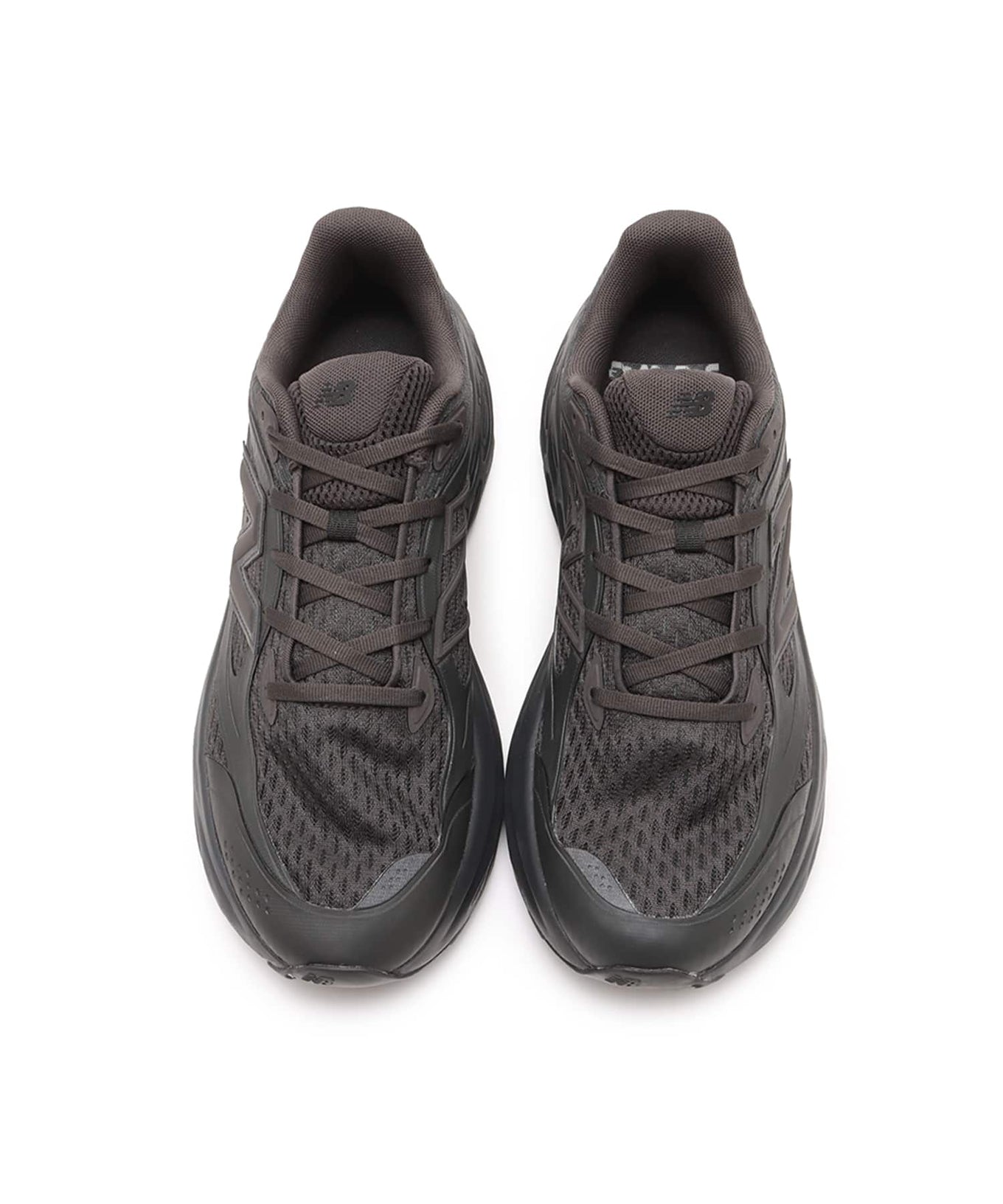 New Balance lifestyle shoes with mesh upper and Fresh Foam X cushioning for maximum comfort and urban versatility.