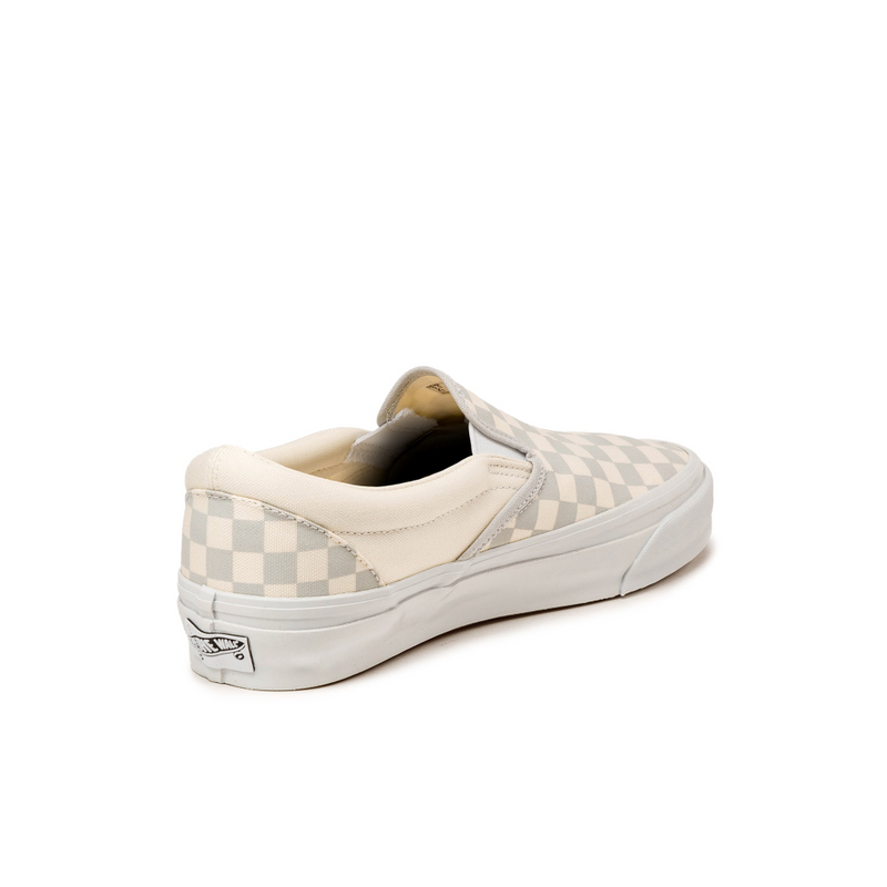 Premium Slip-On 98 Shoes with checkerboard print, high-gloss sidewall, and full-grain leather collar lining, featuring original 1979 style elements and modern Sola Foam All-Day-Comfort.


