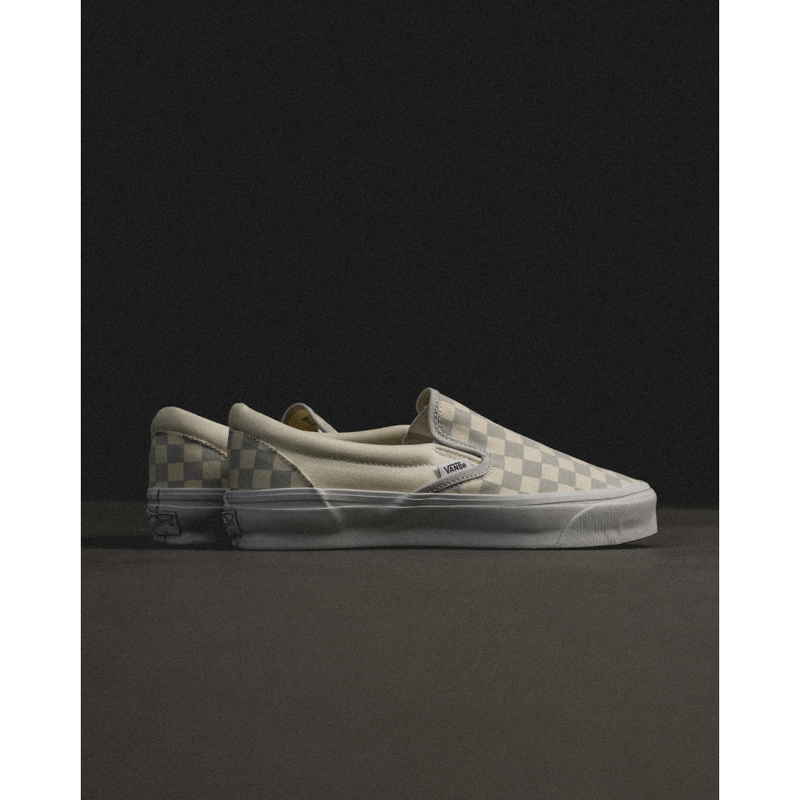 Premium Slip-On 98 Shoes with checkerboard print, high-gloss sidewall, and full-grain leather collar lining, featuring original 1979 style elements and modern Sola Foam All-Day-Comfort.


