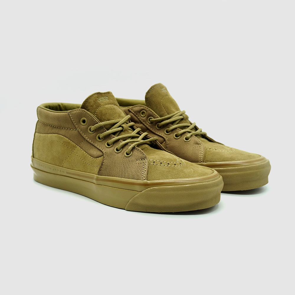 Assorted Vans footwear products including KnU Skool, KnU Slip, Classic Slip-On, Old Skool, Sk8-Hi, Sk8-Low, and Half Cab styles