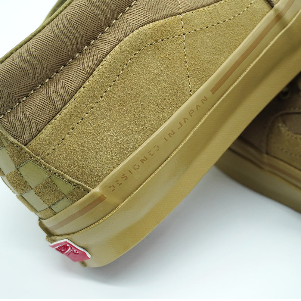 Assorted Vans footwear products including KnU Skool, KnU Slip, Classic Slip-On, Old Skool, Sk8-Hi, Sk8-Low, and Half Cab styles