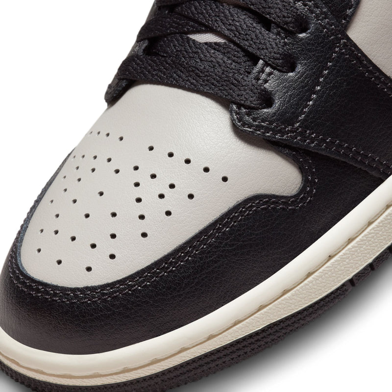 Stylish and high-quality Nike footwear, apparel, and accessories for men and women