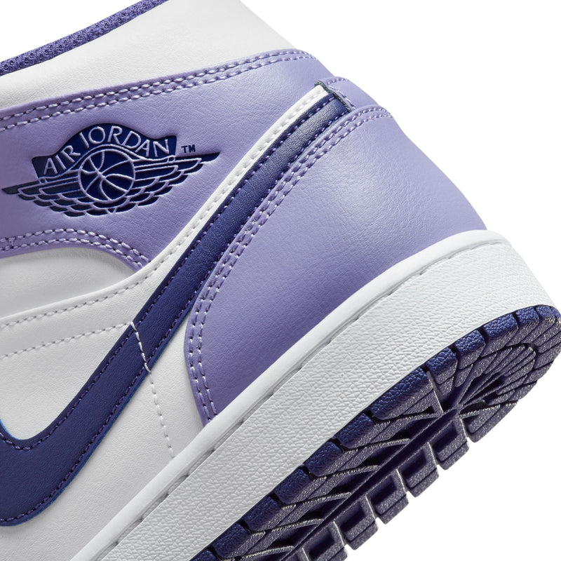 Stylish and high-quality Nike footwear, apparel, and accessories for men and women