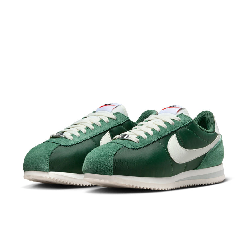 Stylish and high-quality Nike footwear, apparel, and accessories for men and women
